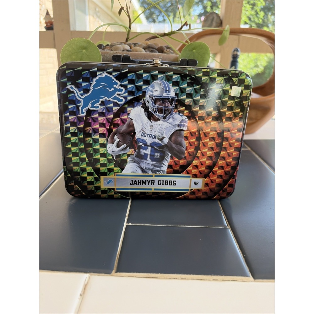 EMPTY 2025 Panini Revolutions Jahmyr Gibbs Lunch Tin Lions (ESHLF)